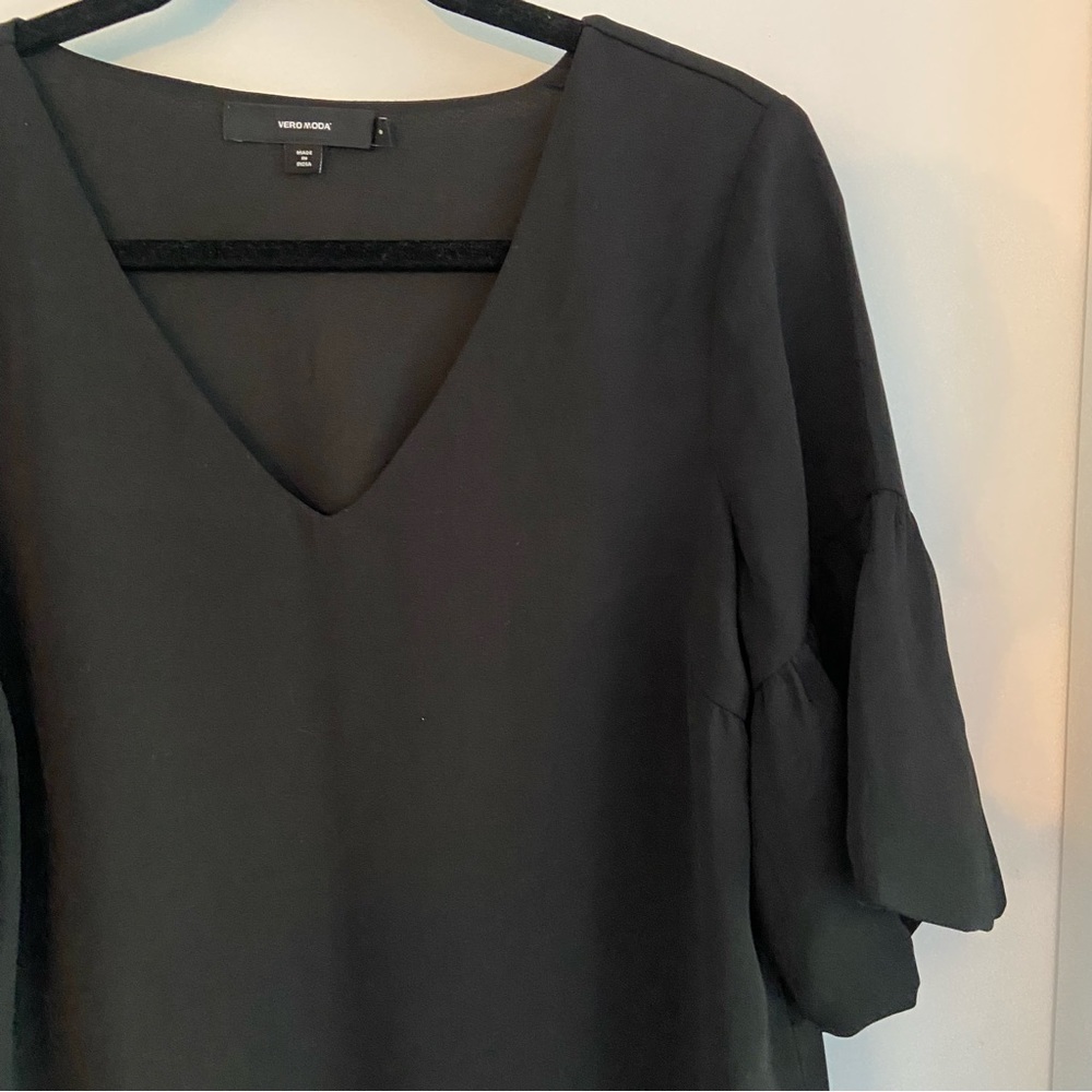 Vera Moda shift dress with puff sleeves. Black. Size medium.